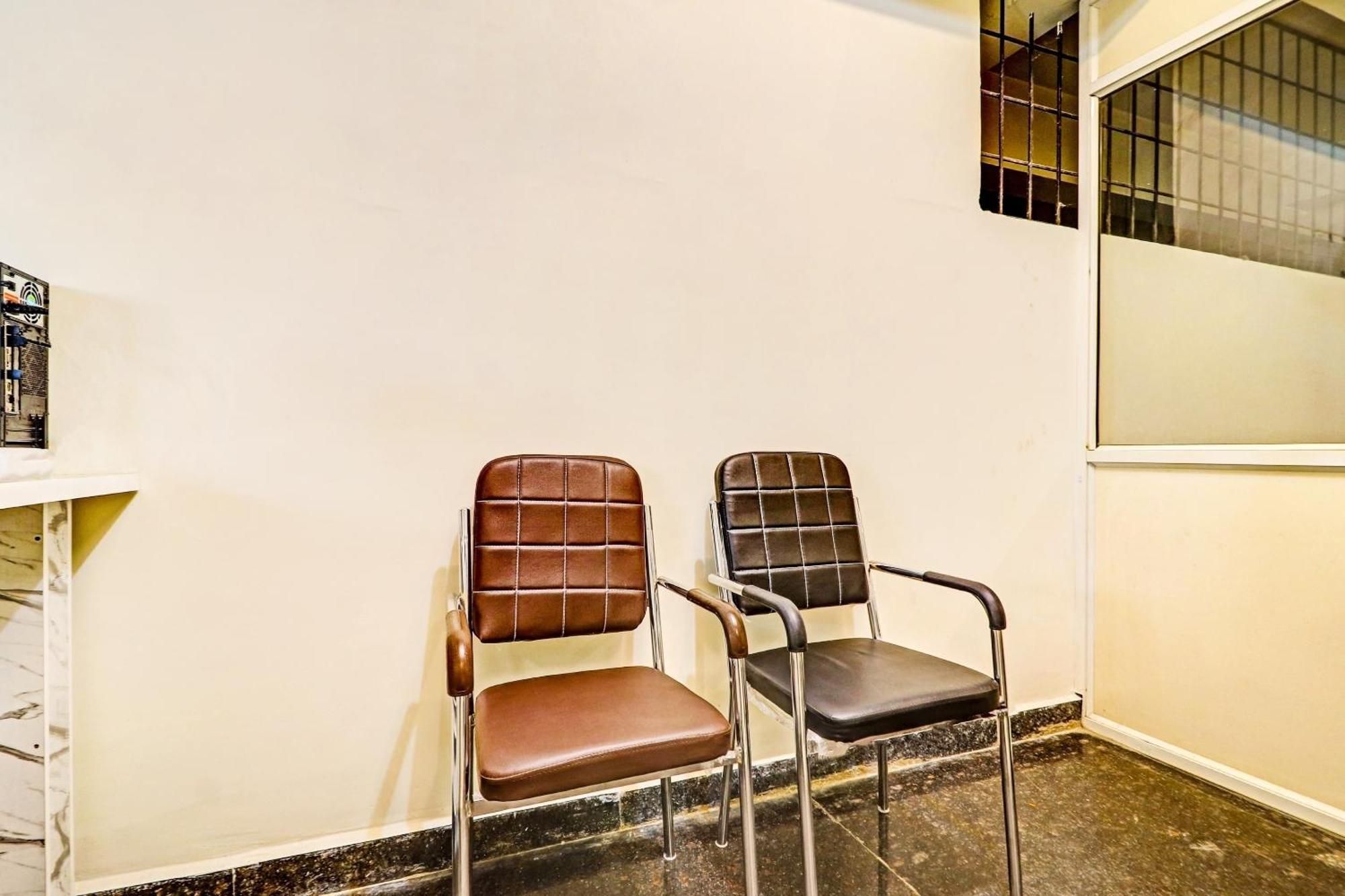 Oyo Happy Stay Hotels Hyderabad Eksteriør billede