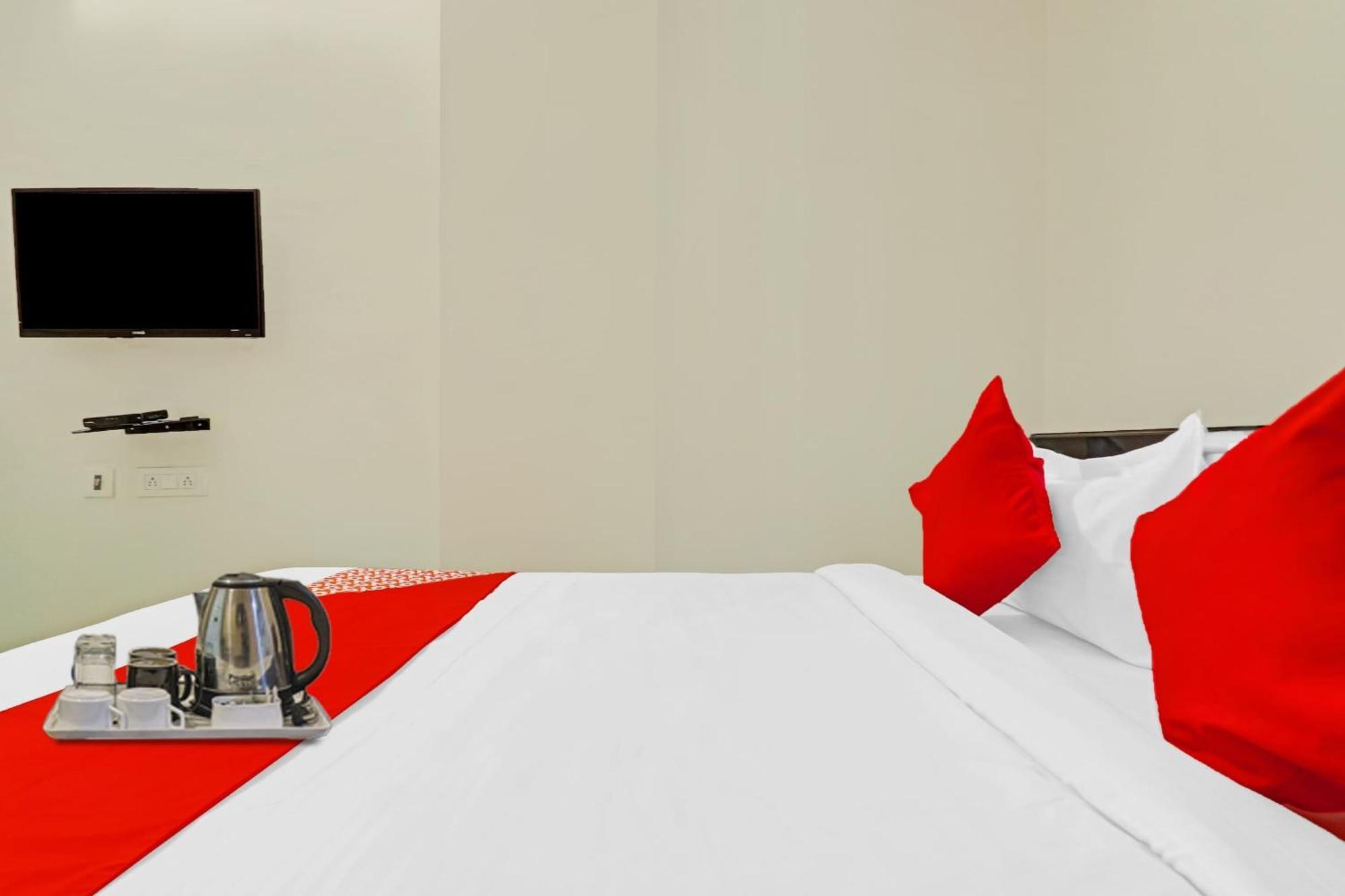 Oyo Happy Stay Hotels Hyderabad Eksteriør billede