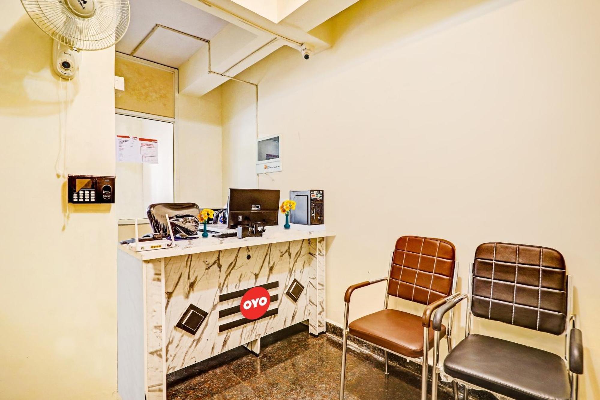 Oyo Happy Stay Hotels Hyderabad Eksteriør billede