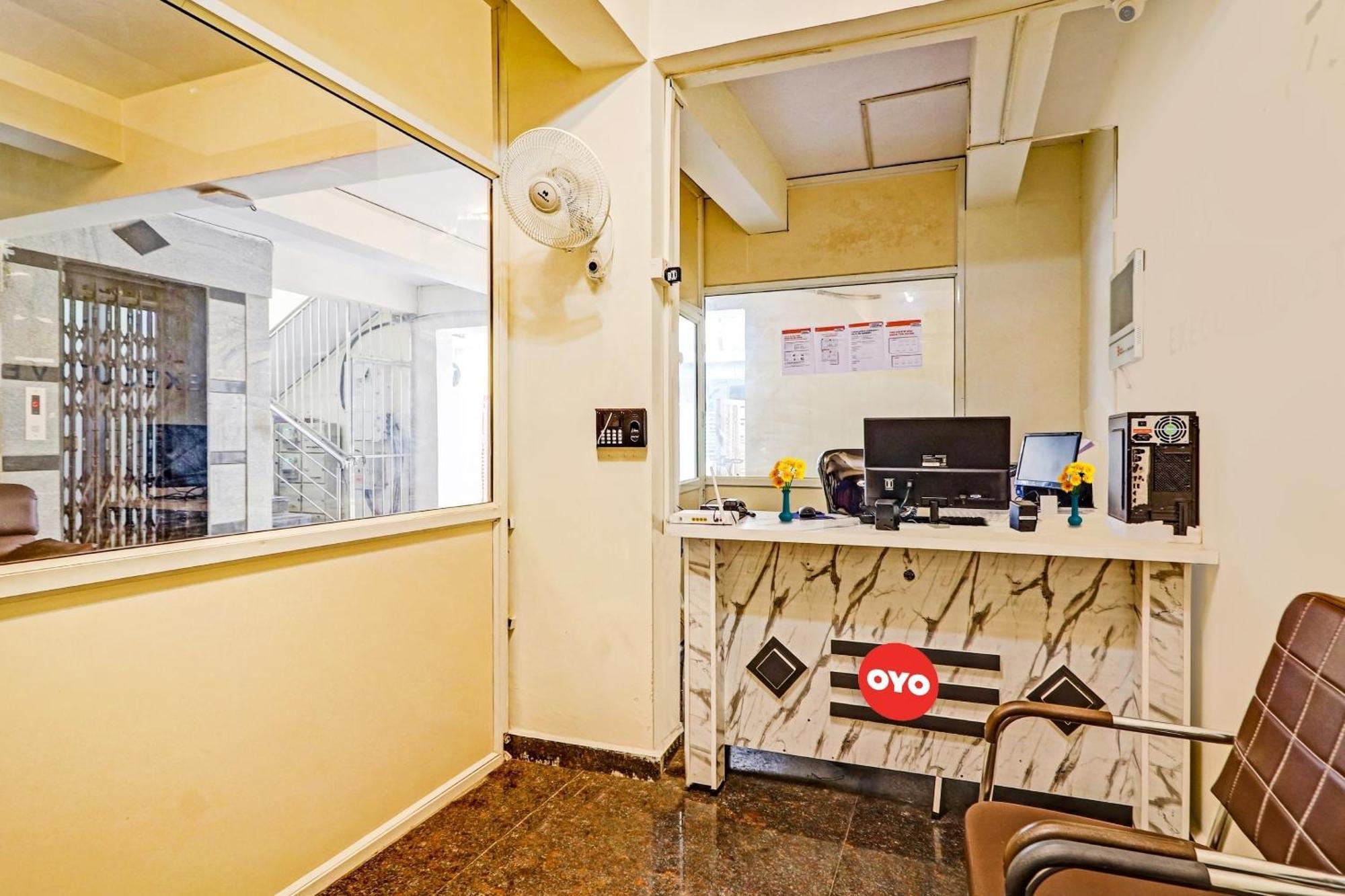 Oyo Happy Stay Hotels Hyderabad Eksteriør billede
